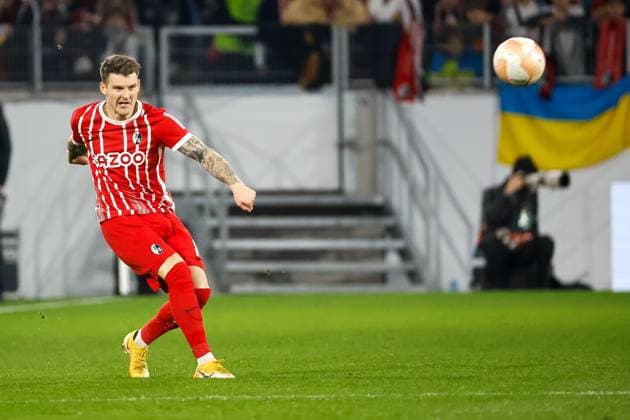 Lukas Kuebler (SC Freiburg, 17) mit einem Pass , GER, SC Freiburg vs. Juventus Turin, Fussball, UEFA Europa League, Achtelfinale, 16.03.2023 GER, SC Freiburg vs. Juventus Turin, Fussball, UEFA Europa League, Achtelfinale, 16.03.2023 Freiburg im Breisgau Copyright: xEibner-Pressefoto GrantxHubbsx EP_GHS