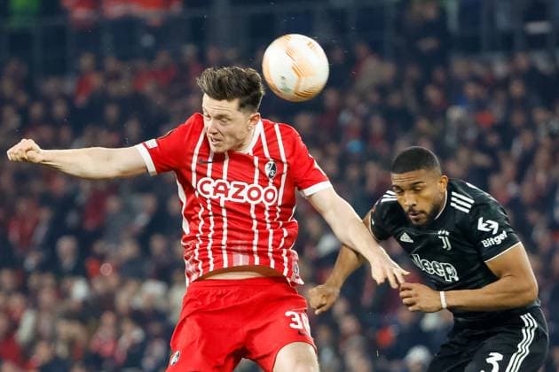 Michael Gregoritsch (SC Freiburg, 38) und Bremer (Juventus Turin, 03) beim Kopfballduell , GER, SC Freiburg vs. Juventus Turin, Fussball, UEFA Europa League, Achtelfinale, 16.03.2023 GER, SC Freiburg vs. Juventus Turin, Fussball, UEFA Europa League, Achtelfinale, 16.03.2023 Freiburg im Breisgau Copyright: xEibner-Pressefoto GrantxHubbsx EP_GHS