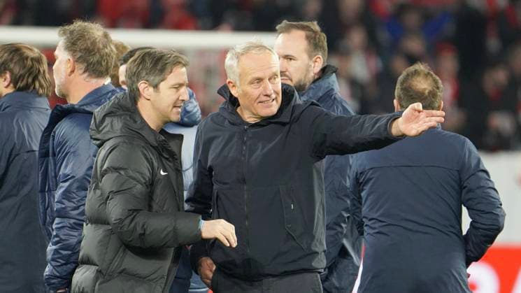16.03.2023; Freiburg im Breisgau, Baden Württemberg, Deutschland, Europa Trainer Christian Streich (SC Freiburg) mit Sportvorstand Jochen Saier und Sportdirektor Klemens Hartenbach nach dem Spiel - Fussball UEFA Europa League 2022 2023: Achtelfinale Rückspiel - SC Freiburg - Juventus Turin, im Europa Park Stadion