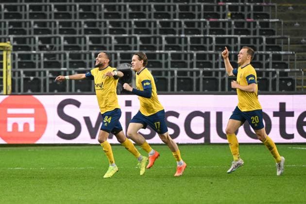 Fussball, Herren, Saison 2022 2023, Europa League (Achtelfinale, Rückspiel), Royale Union Saint-Gilloise - 1. FC Union Berlin im Lotto Park Brüssel, v.l. Loic Lapoussin (Royale Union Saint-Gilloise), Casper Terho (Royale Union Saint-Gilloise) und Senne Lynen (Royale Union Saint-Gilloise) Torjubel zum 3:0 , 16.03. 2023, Copyright: xMatthiasxKochx