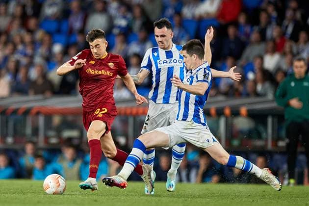March 16, 2023, SAN SEBASTIAN, GUIPUZCOA, SPAIN: Stephan El Shaarawy of AS Roma competes for the ball with Igor Zubeldia of Real Sociedad during the UEFA Europa League round of 16 leg two match between Real Sociedad and AS Roma at Reale Area on March 16, 2023, in San Sebastian, Spain. SAN SEBASTIAN SPAIN - ZUMAa181 20230316_zaa_a181_089 Copyright: xRicardoxLarreinax
