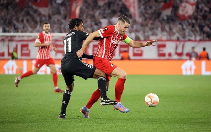 16.03.23 SC Freiburg - Juventus Turin Deutschland, Freiburg, 16.03.2023, Fussball, Europa League, Achtelfinale, SC Freiburg - Juventus Turin: v.l. Juan Cuadrado (Juventus Turin), Christian Günter (SC Freiburg).