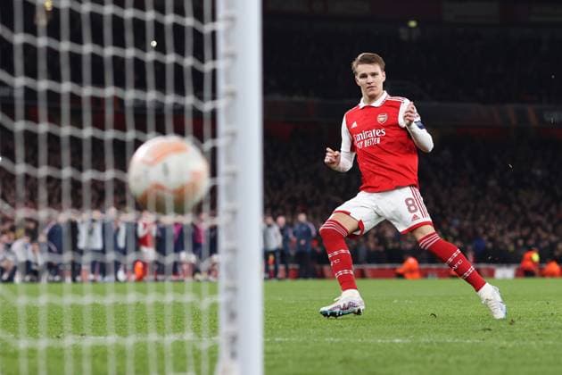 Arsenal v Sporting 16 March 2023, London - UEFA EUROPA League Football - Round of 16, 2nd Leg - Arsenal v Sporting Clube de Portugal - Martin Odegaard of Arsenal scores a penalty in the penalty shoot out - Photo: Charlotte Wilson Offside. London UK Copyright: xCharlottexWilsonx xOffsidexOffside