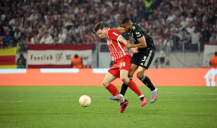 16.03.23 SC Freiburg - Juventus Turin Deutschland, Freiburg, 16.03.2023, Fussball, Europa League, Achtelfinale, SC Freiburg - Juventus Turin: v.l. Michael Gregoritsch (SC Freiburg), Bremer (Juventus Turin).