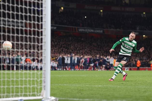 Arsenal v Sporting 16 March 2023, London - UEFA EUROPA League Football - Round of 16, 2nd Leg - Arsenal v Sporting Clube de Portugal - Nuno Santos of Sporting CP scores a penalty in the penalty shoot out - Photo: Charlotte Wilson Offside. London UK Copyright: xCharlottexWilsonx xOffsidexOffside