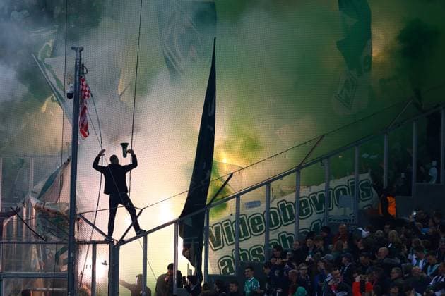 Sport Themen der Woche KW11 Sport Bilder des Tages Borussia Moenchengladbach vs. Werder Bremen, Fussball, 1. Bundesliga, 25. Spieltag, Spielzeit 2022 2023, 17.03.2023. Bremen Fans (Werder Bremen) DFB regulations prohibit any use of photographs as image sequences and or quasi-video Moenchengladbach NRW Deutschland *** Borussia Moenchengladbach vs Werder Bremen, Football, 1 Bundesliga, 25 Matchday, Season 2022 2023, 17 03 2023 Bremen Fans Werder Bremen DFB regulations prohibit any use of photographs as image sequences and or quasi video Moenchengladbach NRW Germany Copyright: xkolbert-press AntxPalmerx