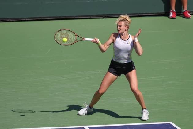 INDIAN WELLS, CA - MARCH 17: Katerina Siniakova (CZE) hits a forehand during the BNP Paribas Open on March 17, 2023 at the Indian Wells Tennis Garden in Indian Wells, CA. (Photo by George Walker Icon Sportswire) TENNIS: MAR 17 BNP Paribas Open Icon230317035