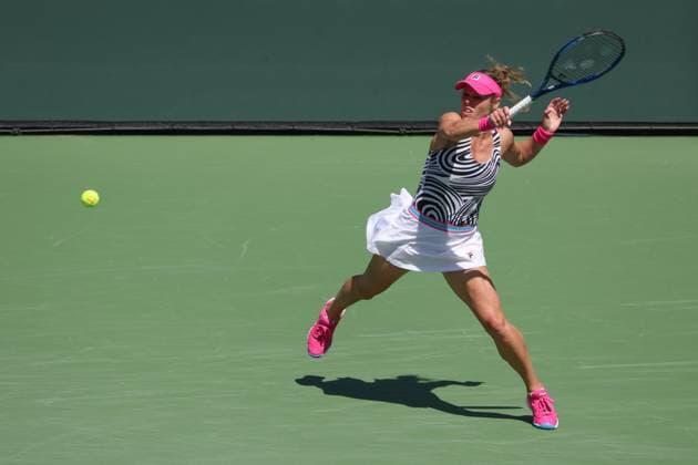 INDIAN WELLS, CA - MARCH 17: Laura Siegemund (GER) hits a forehand during the BNP Paribas Open on March 17, 2023 at the Indian Wells Tennis Garden in Indian Wells, CA. (Photo by George Walker Icon Sportswire) TENNIS: MAR 17 BNP Paribas Open Icon230317038
