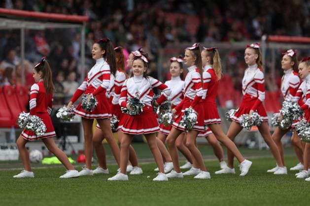 Flyeralarm Frauen - Bundesliga 2022-2023, 1. FC Köln - FC Bayern München Cheerleader der 1. FC Köln Köln Franz-Kremer-Stadion, Rasen Nordrhein-Westfalen Deutschland