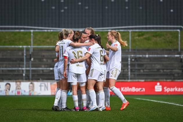 18.03.2023, GER, Fußball, FLYERALARM Frauen-Bundesliga 2022 2023, 1. FC Köln - FC Bayern München Spielerinnen von Bayern München bejubeln das zweite Tor. Köln Franz-Kremer-Stadion Nordrhein-Westfalen Deutschland
