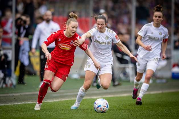 1. Frauen-Bundesliga; 1. FC Koeln vs. FC Bayern Muenchen, 18.03.2023 Weronika Zaistowska (24, 1. FC Koeln), Tuva Hansen (FC Bayern Muenchen, 6) im Zweikampf waehrend der Begegnung 1. FC Koeln vs. FC Bayern Muenchen an Spieltag 15 der Frauen-Fussball-Bundesliga am 18.03.2023 im Franz-Kremer-Stadion in Koeln (Nordrhein-Westfalen). DFL REGULATIONS PROHIBIT ANY USE OF PHOTOGRAPHS AS IMAGE SEQUENCES AND OR QUASI-VIDEO. Copyright: xBEAUTIFULxSPORTS AxelxKohringx