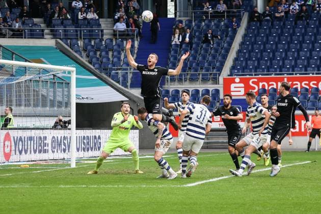 Sport Themen der Woche KW11 Sport Bilder des Tages Dritte Liga, MSV Duisburg vs. SC Verl, 18.03.2023 Torge Paetow (SC Verl 16) fliegt am Ball vorbei -- DFL REGULATIONS PROHIBIT ANY USE OF PHOTOGRAPHS AS IMAGE SEQUENCES AND OR Q?UASI-VIDEO. *** Dritte Liga, MSV Duisburg vs SC Verl, 18 03 2023 Torge Paetow SC Verl 16 flies past the ball DFL REGULATIONS PROHIBIT ANY USE OF PHOTOGRAPHS AS IMAGE SEQUENCES AND OR Q UASI VIDEO Copyright: xBEAUTIFULxSPORTS Derixx