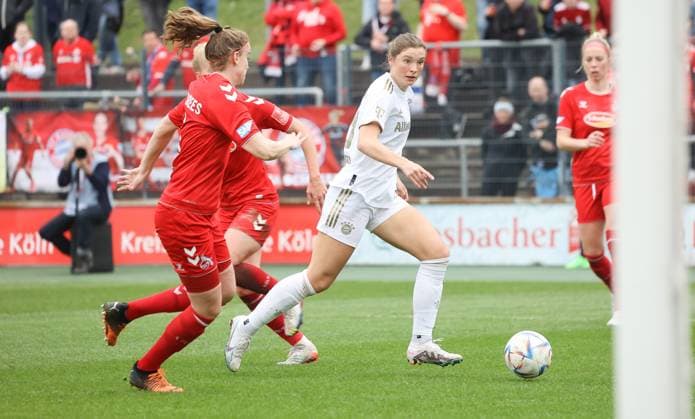 Myrthe Moorrees (1. FC Koeln 65) und Karolina Vilhjalmsdottir (FC Bayern Muenchen 23), 1. FC Koeln vs. FC Bayern Muenchen, 1. Flyar-Alarm-Frauen-Bundesliga, Fussball, 15. Spieltag, 18.03.2023, DFL REGULATIONS PROHIBIT ANY USE OF PHOTOGRAPHS AS IMAGE SEQUENCES AND OR QUASI-hVIDEO, 1. FC Koeln vs. FC Bayern Muenchen, 1. Flyar-Alarm-Frauen-Bundesliga, Fussball, 15. Spieltag, 18.03.2023, Koeln Copyright: xEibner-Pressefoto JoergxNiebergax EP_JNL