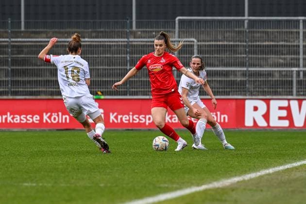 18.03.2023, GER, Fußball, FLYERALARM Frauen-Bundesliga 2022 2023, 1. FC Köln - FC Bayern München Selina Cerci (Köln) kontrolliert den Ball. Köln Franz-Kremer-Stadion Nordrhein-Westfalen Deutschland