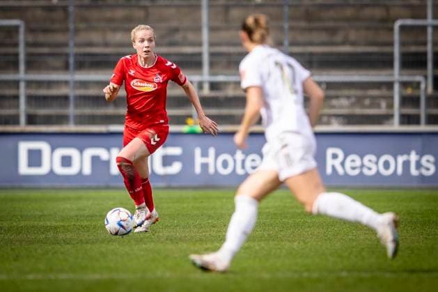 1. Frauen-Bundesliga; 1. FC Koeln vs. FC Bayern Muenchen, 18.03.2023 Celina Degen (5, 1. FC Koeln) waehrend der Begegnung 1. FC Koeln vs. FC Bayern Muenchen an Spieltag 15 der Frauen-Fussball-Bundesliga am 18.03.2023 im Franz-Kremer-Stadion in Koeln (Nordrhein-Westfalen). DFL REGULATIONS PROHIBIT ANY USE OF PHOTOGRAPHS AS IMAGE SEQUENCES AND OR QUASI-VIDEO. Copyright: xBEAUTIFULxSPORTS AxelxKohringx