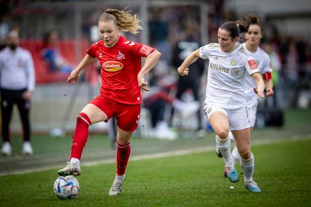 1. Frauen-Bundesliga; 1. FC Koeln vs. FC Bayern Muenchen, 18.03.2023 Zweikampf zwischen Weronika Zaistowska (24, 1. FC Koeln), Tuva Hansen (FC Bayern Muenchen, 6) waehrend der Begegnung 1. FC Koeln vs. FC Bayern Muenchen an Spieltag 15 der Frauen-Fussball-Bundesliga am 18.03.2023 im Franz-Kremer-Stadion in Koeln (Nordrhein-Westfalen). DFL REGULATIONS PROHIBIT ANY USE OF PHOTOGRAPHS AS IMAGE SEQUENCES AND OR QUASI-VIDEO. Copyright: xBEAUTIFULxSPORTS AxelxKohringx