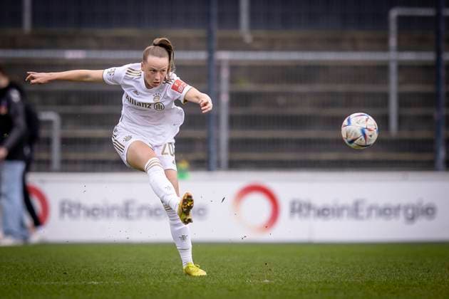 1. Frauen-Bundesliga; 1. FC Koeln vs. FC Bayern Muenchen, 18.03.2023 Franziska Kett (FC Bayern Muenchen, 20) waehrend der Begegnung 1. FC Koeln vs. FC Bayern Muenchen an Spieltag 15 der Frauen-Fussball-Bundesliga am 18.03.2023 im Franz-Kremer-Stadion in Koeln (Nordrhein-Westfalen). DFL REGULATIONS PROHIBIT ANY USE OF PHOTOGRAPHS AS IMAGE SEQUENCES AND OR QUASI-VIDEO. Copyright: xBEAUTIFULxSPORTS AxelxKohringx
