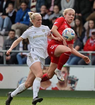 Lea Schüller (Bayern), Celina Degen (Köln), 1. FC Köln - FC Bayern München, Flyeralarm Frauen Bundesliga, 15. Spieltag, Köln, Deutschland, 18.03.2023.