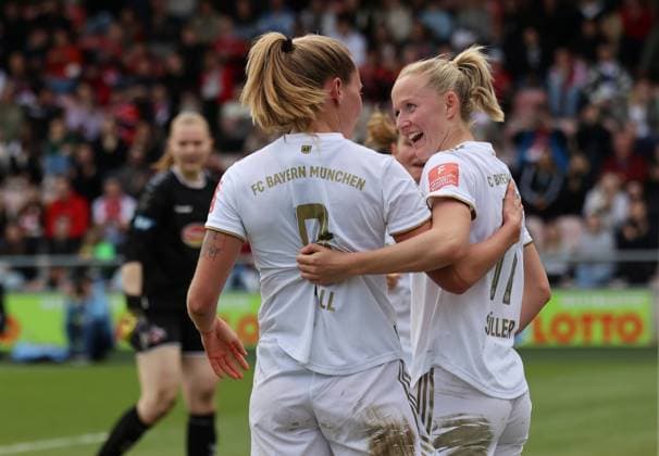 Maximiliane Rall (Bayern), Lea Schüller (Bayern), 1. FC Köln - FC Bayern München, Flyeralarm Frauen Bundesliga, 15. Spieltag, Köln, Deutschland, 18.03.2023.