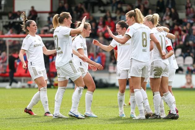 Koeln, Deutschland, 18.03.2023: Lina Magull (FC Bayern München) Torjubel, jubelt mit ihrer Mannschaft nach dem Treffer zum 0:3 , beim Spiel der Flyeralarm Frauenbundesliga zwischen 1.FC Köln und FC Bayern München im Franz-Kremer-Stadion am 18. März 2023 in Köln. ( Koeln Franz-Kremer-Stadion Nordrhein-Westfalen Deutschland Copyright: xOliverxKaelkex