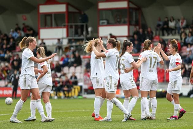 Koeln, Deutschland, 18.03.2023: Klara Buehl (FC Bayern München) Torjubel, jubelt mit ihrer Mannschaft nach dem Treffer zum 0:4 , beim Spiel der Flyeralarm Frauenbundesliga zwischen 1.FC Köln und FC Bayern München im Franz-Kremer-Stadion am 18. März 2023 in Köln. ( Koeln Franz-Kremer-Stadion Nordrhein-Westfalen Deutschland Copyright: xOliverxKaelkex