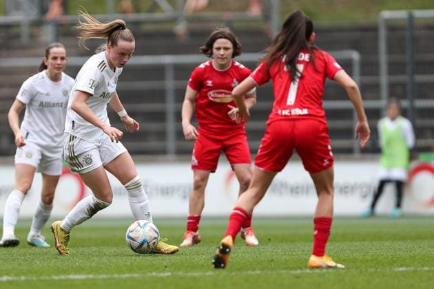 Koeln, Deutschland, 18.03.2023: Franziska Kett (FC Bayern München), und Manjou Wilde (1. FC Koeln) im Zweikampf , beim Spiel der Flyeralarm Frauenbundesliga zwischen 1.FC Köln und FC Bayern München im Franz-Kremer-Stadion am 18. März 2023 in Köln. ( Koeln Franz-Kremer-Stadion Nordrhein-Westfalen Deutschland Copyright: xOliverxKaelkex
