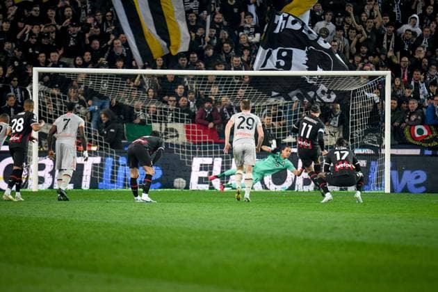 March 18, 2023, Udine, Italy: Udinese s Marco Silvestri saves a goal from Milan s Zlatan Ibrahimovic on penalty during the italian soccer Serie A match Udinese Calcio vs AC Milan at the Friuli - Dacia Arena stadium in Udine, Italy, 18 March 2023.ANSA ETTORE GRIFFONI Udine Italy - ZUMAa110 20230318_zaf_a110_097 Copyright: xEttorexGriffonix