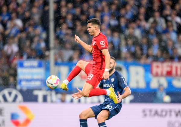 v.l. Andre SILVA (L), Ivan ORDETS (BO) Aktion, Zweikampf, Fussball 1. Bundesliga, 25.Spieltag, VfL Bochum (BO) - RB Leipzig (L), am 18.03.2023 in Bochum Deutschland. DFL regulations prohibit any use of photographs as image sequences and or quasi-video Â