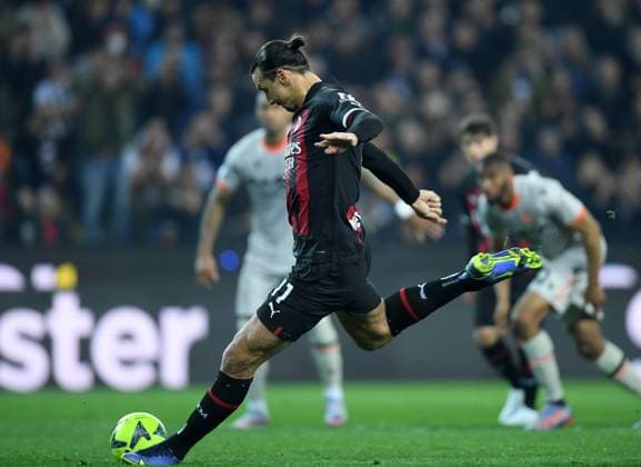 (230319) -- UDINE, March 19, 2023 -- AC Milan s Zlatan Ibrahimovic (front) kicks a penalty during a Serie A soccer match between AC Milan and Udinese in Udine, Italy, on March 18, 2023. (Photo by Daniele Mascolo Xinhua) (SP)ITALY-UDINE-FOOTBALL-SERIE A-AC MILAN VS UDINESE DaxNiailai¡¤masikeluo 