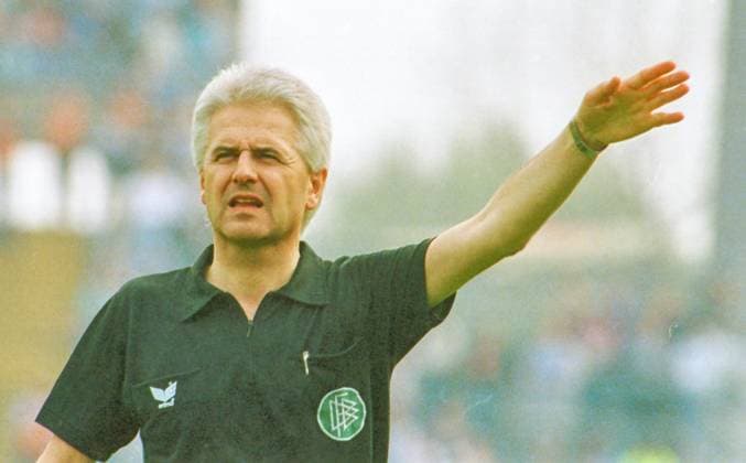 RECORD DATE NOT STATED Aus 1. BL. Saison 1987 88 Hannover 96 - FC 08 Homburg 5:1 am 30.04.1988. Im Foto: Schiri Eugen Strigel