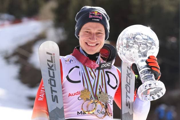Bilder des Jahres 2023, Sport 03 März Sport Themen der Woche KW11 Sport Bilder des Tages ALPINE SKIING - FIS WC Final Soldeu SOLDEU,ANDORRA,19.MAR.23 - ALPINE SKIING - FIS World Cup Final, award ceremony for the overall world cup, Men. Image shows Marco Odermatt (SUI). Keywords: crystal globe.  GEPAxpictures xMathiasxMandl