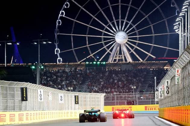 19.03.2023, Jeddah Corniche Circuit, Dschidda, Formel 1 Großer Preis von Saudi-Arabien ,im Bild Sergio Perez (MEX), Oracle Red Bull Racing, Fernando Alonso (ESP), Aston Martin Aramco Cognizant Formula One Team Dschidda Jeddah Corniche Circuit Saudi-Arabien