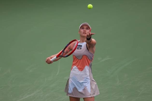 INDIAN WELLS, CA - MARCH 19: Elena Rybakina (KAZ) serves during the BNP Paribas Open on March 19, 2023 at the Indian Wells Tennis Garden in Indian Wells, CA. (Photo by George Walker Icon Sportswire) TENNIS: MAR 19 BNP Paribas Open Icon230319009