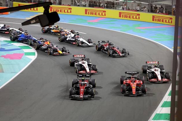 Formel 1 Großer Preis von Saudi-Arabien 19.03.2023, Jeddah Corniche Circuit, Dschidda, Formel 1 Großer Preis von Saudi-Arabien ,im Bild Guanyu Zhou (CHN), Alfa Romeo F1 Team Stake, Charles Leclerc (MCO), Scuderia Ferrari, Nico Hülkenberg (DEU), Moneygram Haas F1 Team, Kevin Magnussen (DNK), Moneygram Haas F1 Team, Max Verstappen (NLD), Oracle Red Bull Racing, Valtteri Bottas (FIN), Alfa Romeo F1 Team Stake.