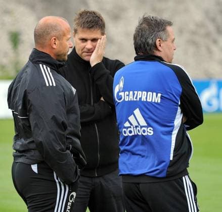 Training der U 23 des FC Schalke 04 in Gelsenkirchen *** NUR FÜR REDAKTIONELLE ZWECKE *** EDITORIAL USE ONLY ***<p>Auftakttraining der U 23 des FC Schalke 04 (Fußball Regionalliga West) am Montag, dem 25.06.2012, auf dem Trainingsplatz im ehemaligen Parkstadion Gelsenkirchen im Bild v.l. Trainer Werner Trares, Nachwuchsleiter Oliver Ruhnert und Co-Trainer Manfred Dubski. Deutschland NRW Gelsenkirchen Copyright: MartinxMöller *** Training the u 23 the FC Schalke 04 in Gelsenkirchen *** only for editorial Purposes *** Editorial Use only *** P Launch Training the u 23 the FC Schalke 04 Football third division West at Monday, the 25 06 2012, on the Training ground in former Stadium Gelsenkirchen in Picture v l team manager Werner trares, Young Leader Oliver Ruhnert and Co team manager Manfred Dubski Germany NRW Gelsenkirchen Copyright MartinxMöller Copyright: MartinxMöller docnrwhugopicture48485563 ,EDITORIAL USE ONLY