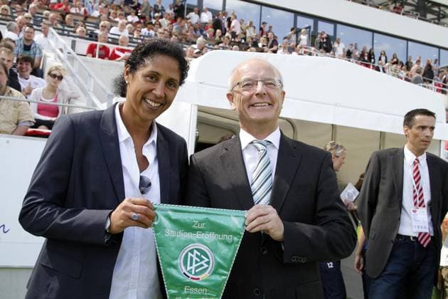 Stadion Essen *** NUR FÜR REDAKTIONELLE ZWECKE *** EDITORIAL USE ONLY ***<p>Eröffnung des neuen Stadion Essen am Sonntag, 12. August 2012 in Essen. Oberbürgermeister Reinhard Paß und Steffi Jones (ehem. Fußballnationalspielerin). DEU Essen Copyright: SvenjaxHanusch *** Stadium Eat *** only for editorial Purposes *** Editorial Use only *** P Opening the new Stadium Eat at Sunday, 12 August 2012 in Eat Lord Mayor Reinhard Passport and Steffi Jones Tech Soccer National Team DEU Eat Copyright SvenjaxHanusch Copyright: SvenjaxHanusch docnrwhugopicture49911221 ,EDITORIAL USE ONLY