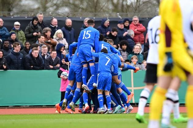 Fußball I U-19-Junioren I Saison 2022 2023 I EM-Qualifikation I Deutschland U 19 - Italien U 19 I 22.03.2023 Jubel, Begeisterung, Enthusiasmus, Euphorie, Freude, Glücksgefühl, Heiterkeit bei: Niccolo Pisilli (19, Italien U 19) und seiner Italien U 19 Mannschaft Bremen Weserstadion - Platz 11 Bremen Deutschland Copyright: xLobeca FelixxSchlikisx