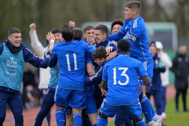 GER, EMQ U19, Deutschland (GER) vs Italien (ITA) 22.03.2023, Platz 11, Bremen, GER, EMQ U19, Deutschland (GER) vs Italien (ITA) im Bild Jubel zum 0:1 furch NiccolÃ² Pisilli (U19 ITA 19 ); mit der Mannschaft
