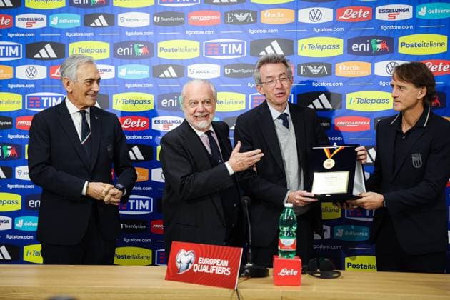 Foto Alessandro Garofalo LaPresse 22 marzo 2023 Napoli, calcio Italia vs Inghilterra - qualificazione campionato europeo 2024 - stadio Diego Armando Maradona conferenza stampa Italia Nella foto: Aurelio De Laurentiis Presidente (SSC Napoli);, Gabriele Gravina presidente FGIC, Gaetano Manfredi Sindaco di Napoli, Roberto Mancini, Marco Verratti March 22, 2023 Napoli, soccer sport Italy vs England - European Championship, EM, Europameisterschaft qualification 2024 - Diego Armando Maradona stadium Italy press conference, PK, Pressekonferenz In the picture: Aurelio De Laurentiis Presidente (SSC Napoli);, Gabriele Gravina presidente FGIC, Gaetano Manfredi Sindaco di Napoli, Roberto Mancini, Marco Verratti Copyright: xAlessandroxGarofalo LaPressex