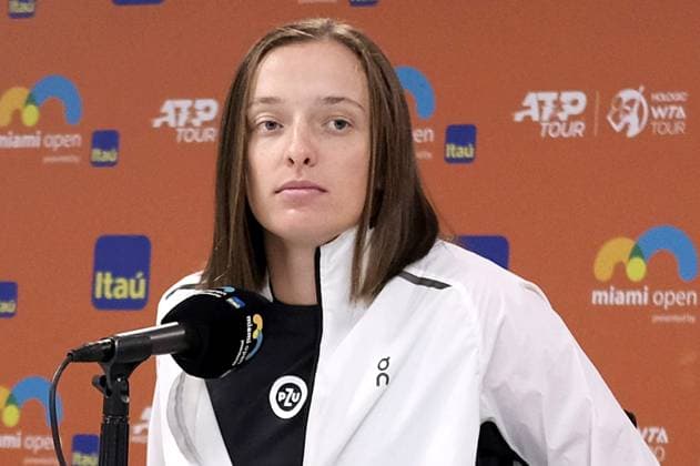Iga Swiatek from Poland talks to reporters after she withdraws from the Miami Open in the Hard Rock Stadium in Miami Gardens, Florida on Wednesday, March 22, 2023. Swiatek said that she had a rib injury due to coughing from a cold she had.  MIA20230322106 GARYxIxROTHSTEIN