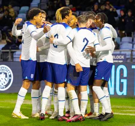 Manchester, England, March 22nd 2023: Sam Iling-Junior (11 England) celebrates after scoring his team s first goal with teammates during the International Friendly, Länderspiel, Nationalmannschaft football match between England and Germany at the City Football Academy Stadium in Manchester, England. (James Whitehead SPP) Copyright: xJamesxWhiteheadx xSPPx spp-en-JaWhSp-eu20vgu200080