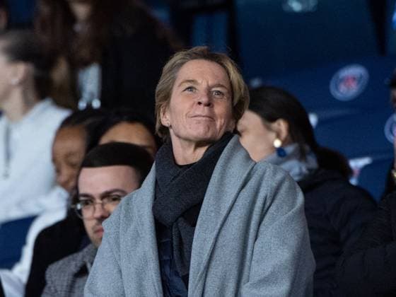 Sport Themen der Woche KW12 Sport Bilder des Tages Martina Voss-Tecklenburg (Deutschland, Bundestrainerin) auf der Tribuene, FRA, Paris Saint Germain (PSG) vs. VfL Wolfsburg (WOB), Fussball UEFA Womens Champions League, Viertelfinale Hinspiel, Spielzeit 2022 2023, 22.03.2023 FRA, Paris Saint Germain vs. VfL Wolfsburg, Fussball UEFA Womens Champions League, Viertelfinale Hinspiel, Spielzeit 2022 2023, 22.03.2023 Paris *** Martina Voss Tecklenburg Germany, national coach in the stands, FRA, Paris Saint Germain PSG vs VfL Wolfsburg WOB , football UEFA Womens Champions League, quarterfinal first leg, season 2022 2023, 22 03 2023 FRA, Paris Saint Germain vs VfL Wolfsburg, football UEFA Womens Champions League, quarterfinal first leg, season 2022 2023, 22 03 2023 Paris Copyright: xEibner-Pressefoto Memmlerx EP_MMR