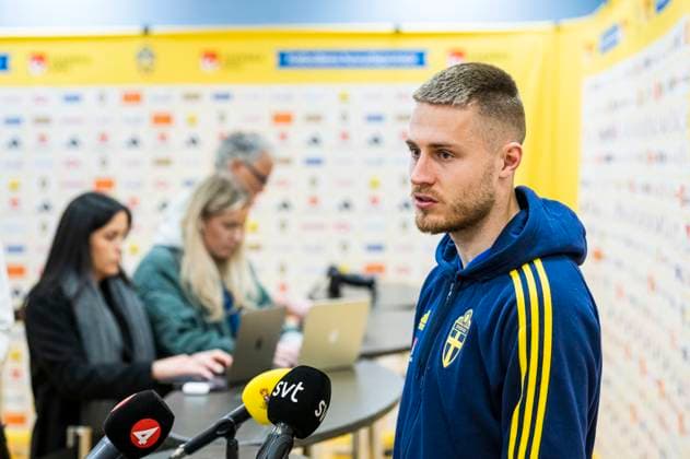 230323 Mattias Svanberg of the Swedish national football team, during a mixed zone on March 23, 2023 in Stockholm. Photo: Jonathan Näckstrand BILDBYRAN COP 94 JN0107 fotboll football soccer fotball em-kval kval UEFA EURO, EM, Europameisterschaft,Fussball Qualifier, EM, Europameisterschaft qualifier presskonferens press conference, PK, Pressekonferenz mixed zone sverige sweden sverige a bbeng Copyright: JONATHANxNÄCKSTRAND BB230323JN091