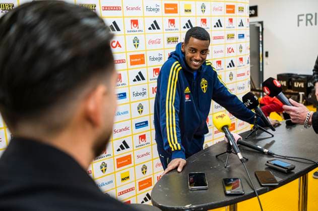 230323 Alexander Isak of the Swedish national football team, during a mixed zone on March 23, 2023 in Stockholm. Photo: Jonathan Näckstrand BILDBYRAN COP 94 JN0107 fotboll football soccer fotball em-kval kval UEFA EURO, EM, Europameisterschaft,Fussball Qualifier, EM, Europameisterschaft qualifier presskonferens press conference, PK, Pressekonferenz mixed zone sverige sweden sverige a bbeng Copyright: JONATHANxNÄCKSTRAND BB230323JN094