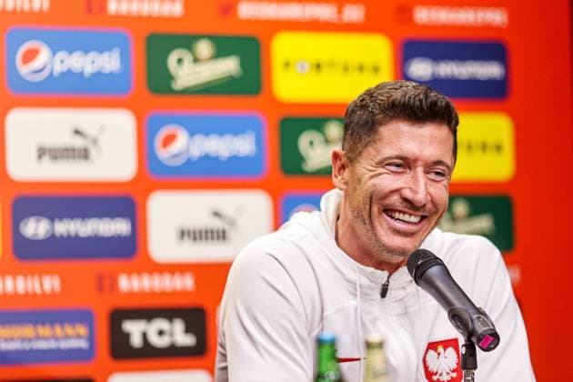 23.03.2023 PRAGA, CZECHY STADON SLAVII PRAGA PILKA NOZNA (FOOTBALL) ZGRUPOWANIE REPREZENTACJI POLSKI OFICJALNA KONFERENCJA REPREZENTACJI POLSKI PRZED MECZEM Z CZECHAMI W ELIMINACJACH MISTRZOSTW EUROPY NZ ROBERT LEWANDOWSKI FOTO LUKASZ GROCHALA CYFRASPORT NEWSPIX.PL --- Newspix.pl  20230323CSLG0303