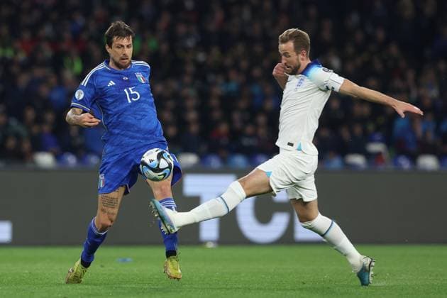 Foto Alessandro Garofalo LaPresse 23 marzo 2023 - Napoli, calcio - Italia vs Inghilterra - qualificazione campionato europeo 2024 - stadio Diego Armando Maradona Nella foto: Francesco Acerbi (Italy), Harry Kane (England) March 23, 2023 Napoli, soccer sport Italy vs England - Euro 2024 championship qualification 2024 - Diego Armando Maradona stadium In the pic: Francesco Acerbi (Italy), Harry Kane (England)  Copyright: xAlessandroxGarofalo LaPressex