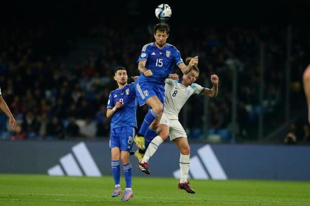 Italy: Italian s defender Francesco Acerbi (Inter) challenges for the ball with England s midfielder Kalvin Phillips (Manchester City) during European Qualifiers match Italy vs England at the Diego Armando Maradona Stadium in Naples, southern Italy, on March 23, 2023. Italy_England_2927 Copyright: xAntonioxBalascox