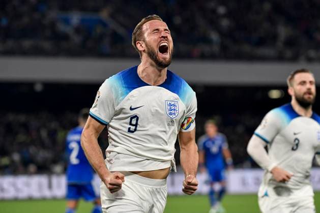 Harry Kane of England celebrates after scoring on penalty the goal of 0-2 during the UEFA EURO2024 European Championship, EM, Europameisterschaft Qualification Group C football match between Italy and England at Diego Armando Maradona stadium in Napoli (Italy), March 23rd, 2023. Harry Kane of England become the top scorer of the history of England national team, Nationalteam Photo Andrea Staccioli Insidefoto Andrea Staccioli