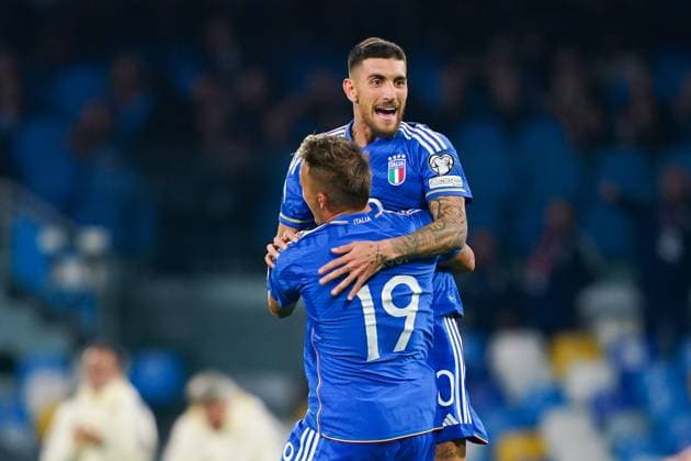 Naples, Italy, March 23rd 2023: Mateo Retegui (19 Italy) celebrates after scoring his team s first goal with teammate Lorenzo Pellegrini (10 Italy) during the UEFA European Qualifiers (Euro 2024) football match between Italy and England at Diego Armando Maradona Stadium in Naples, Italy. (Daniela Porcelli SPP) Copyright: xDanielaxPorcellix xSPPx spp-en-DaPoSp-20230323-DP106510-2