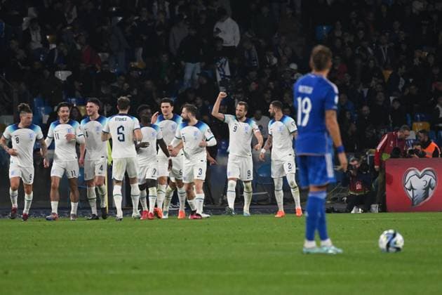 March 23, 2023, NAPOLI: England™s forward Harry Kane jubilates with his teammates after scoring the goal during the UEFA EURO, EM, Europameisterschaft,Fussball 2024 qualification soccer match between Italy and England at the Diego Armando Maradona stadium in Naples, Italy, 23 March 2023. ANSA CIRO FUSCO NAPOLI - ZUMAa110 20230323_zaf_a110_041 Copyright: xCiroxFuscox
